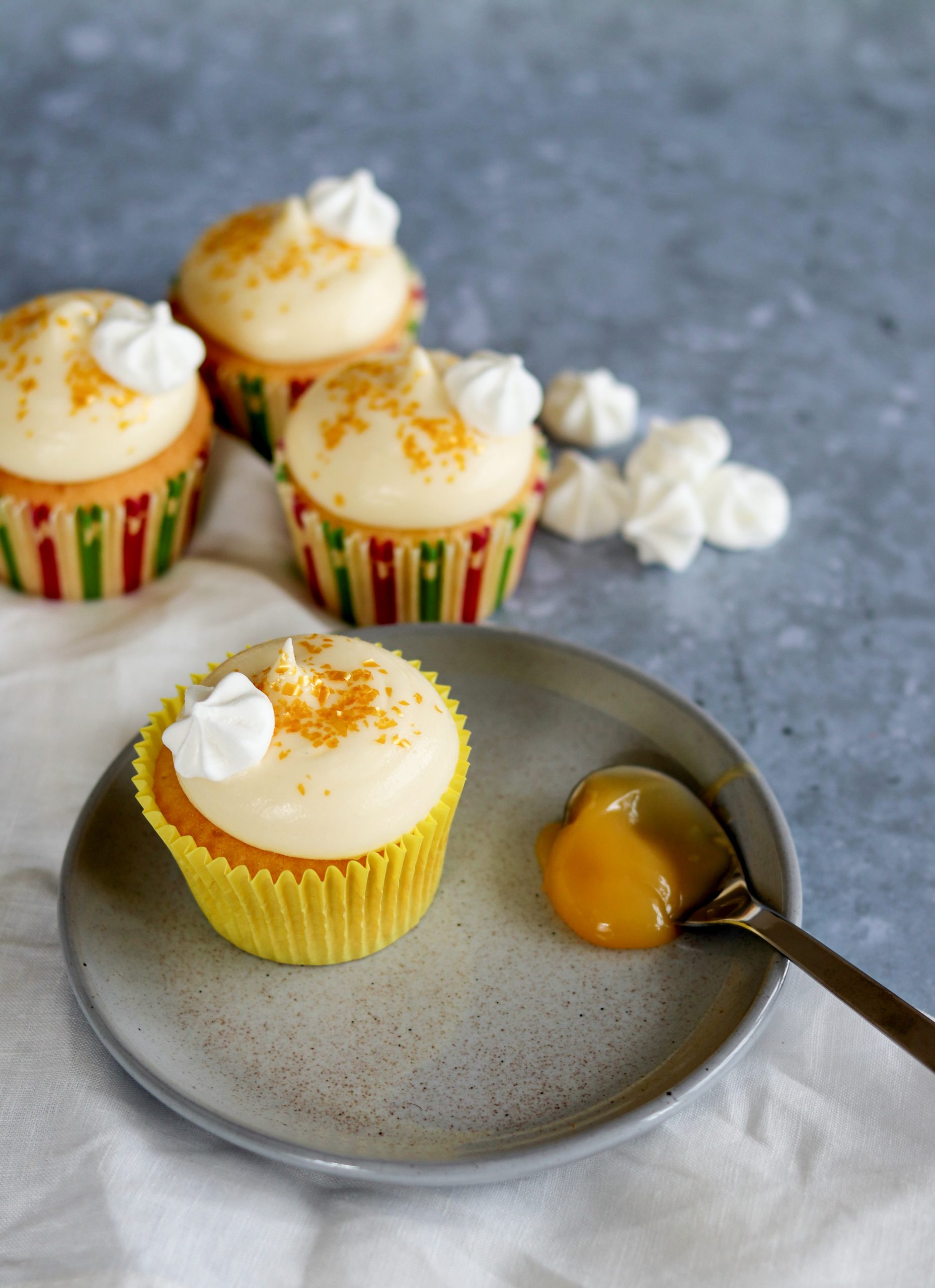 Lemon Cupcakes with Lemon Curd Cream Cheese – Curly&amp;#39;s Cooking