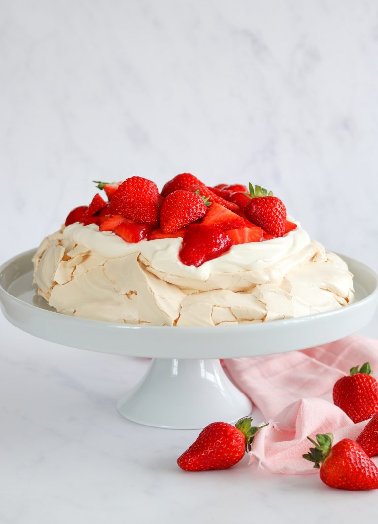 Classic Strawberry Pavlova – Curly's Cooking