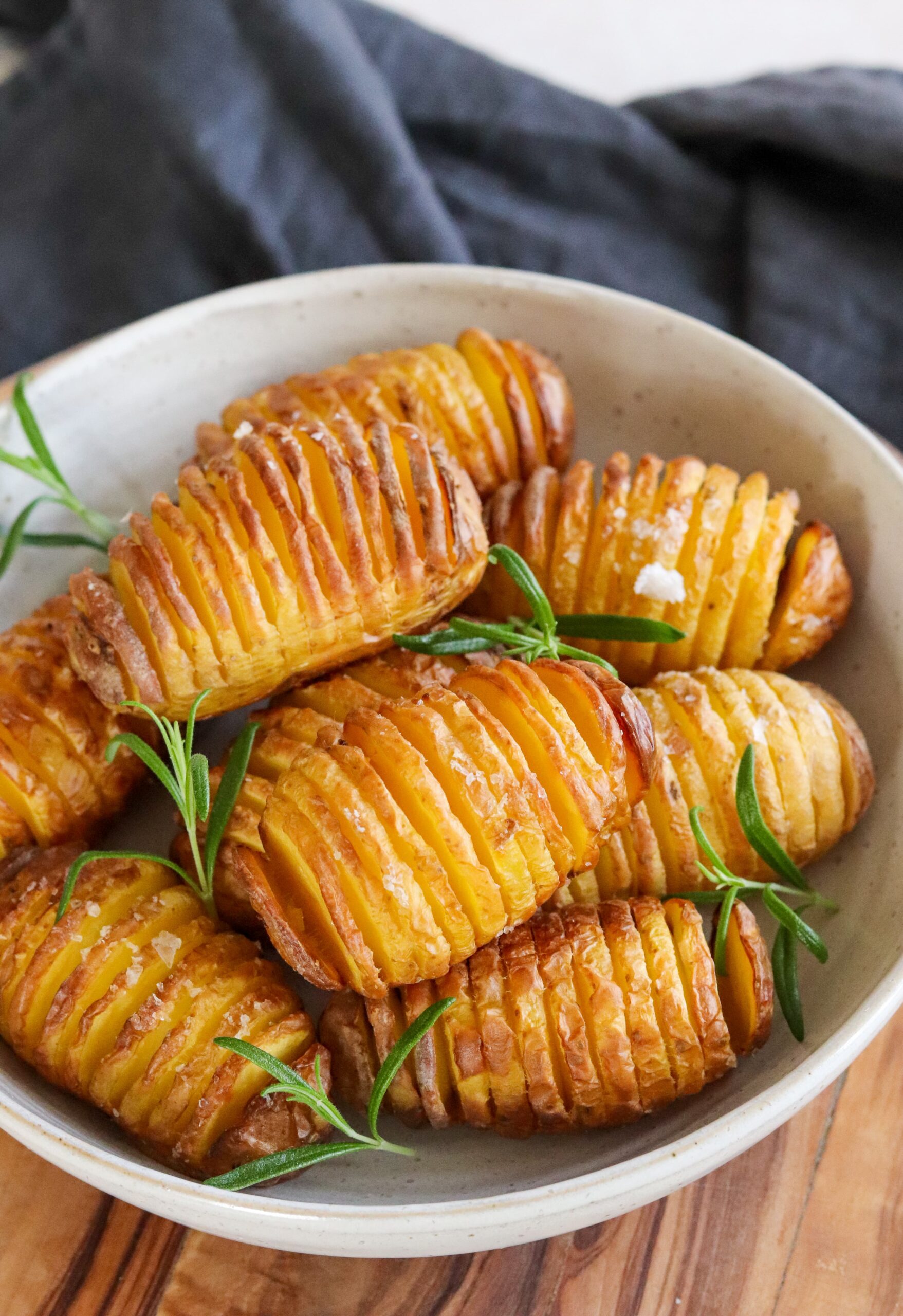 https://www.curlyscooking.co.uk/wp-content/uploads/2023/05/Air-Fryer-Hassleback-Potatoes-12-scaled.jpg