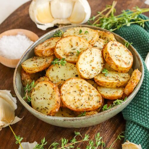 https://www.curlyscooking.co.uk/wp-content/uploads/2023/12/Air-Fryer-Herby-Potatoes-7-500x500.jpg